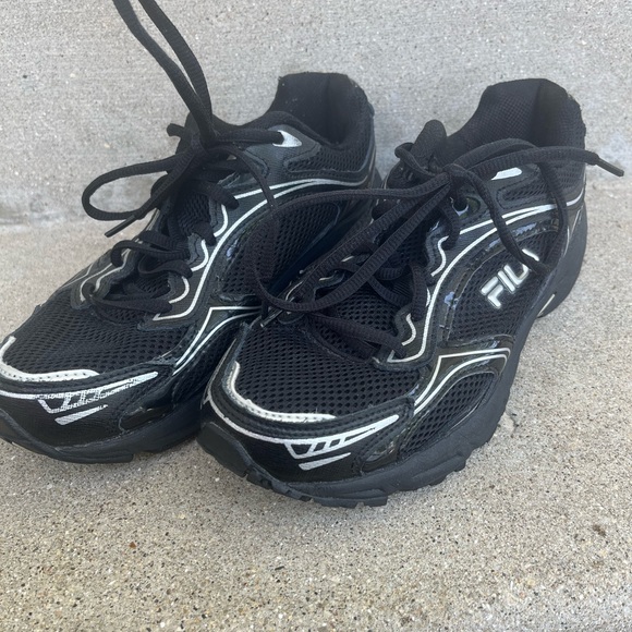 Womens Black Fila Low top sneakers - Picture 2 of 5